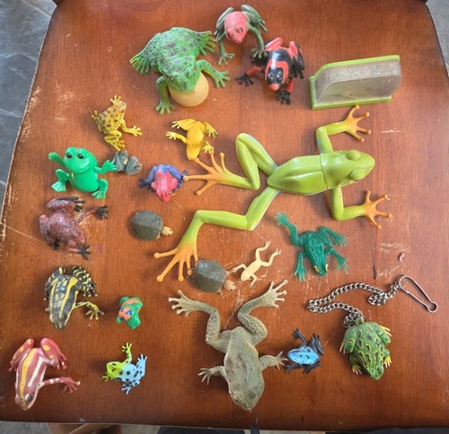 Vintage frog figurine - frog,